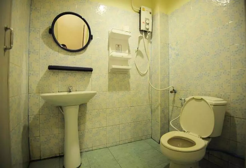 Phi Phi Bucket Hostel