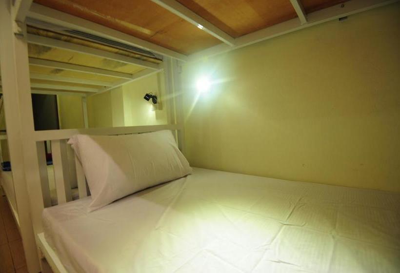 Phi Phi Bucket Hostel