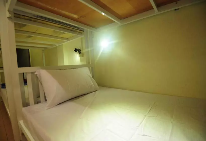 Phi Phi Bucket Hostel