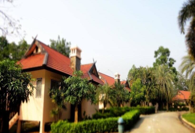 Pruksa Valley Resort   Hostel