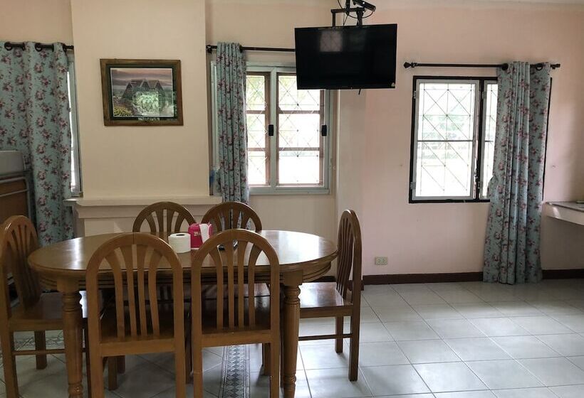 Pruksa Valley Resort   Hostel