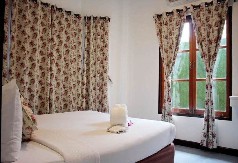 Pruksa Valley Resort   Hostel