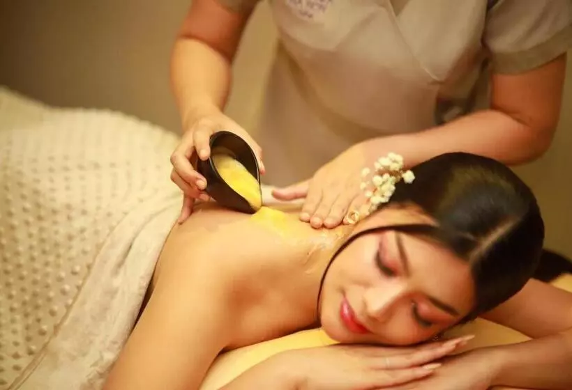 استراحتگاه Amphawa Nanon Hotel & Spa