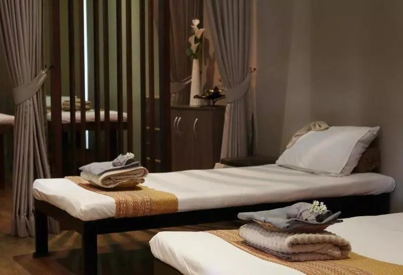 استراحتگاه Amphawa Nanon Hotel & Spa