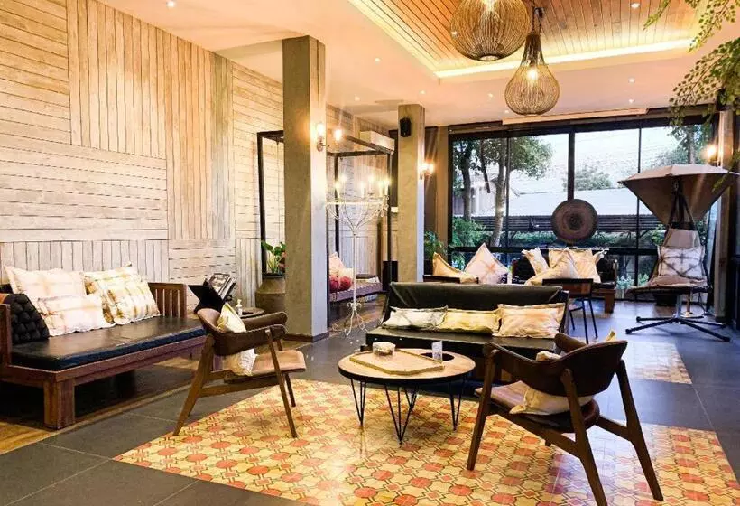 استراحتگاه Amphawa Nanon Hotel & Spa