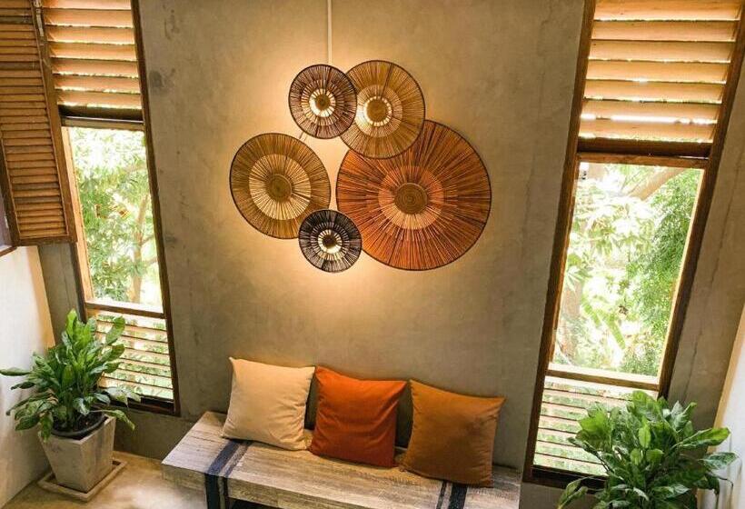 リゾートホテル Amphawa Nanon Hotel & Spa