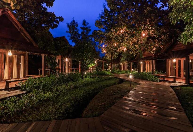 אתר נופש Azalea Village