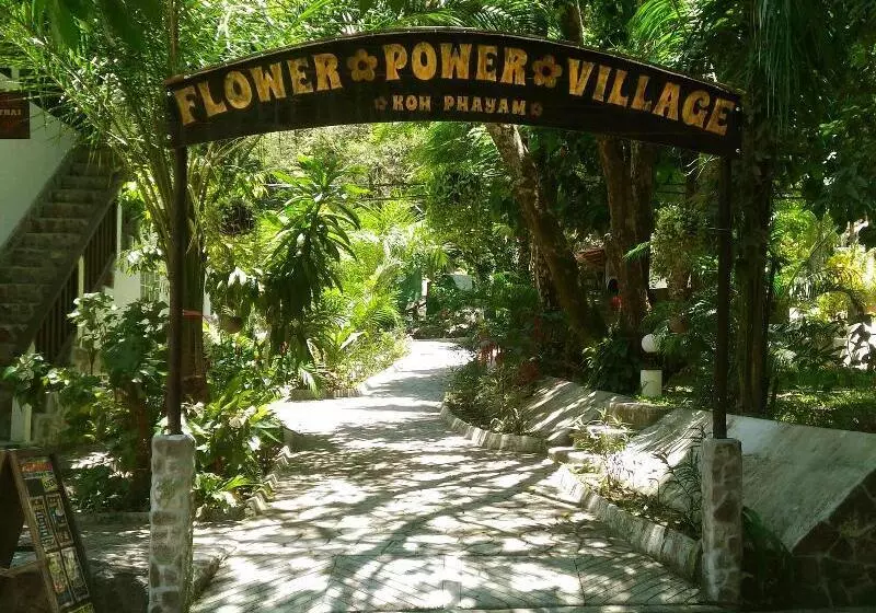 Lomakeskus Flower Power Farm Village