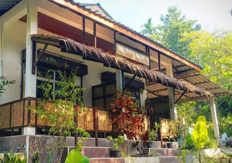 Lomakeskus Flower Power Farm Village