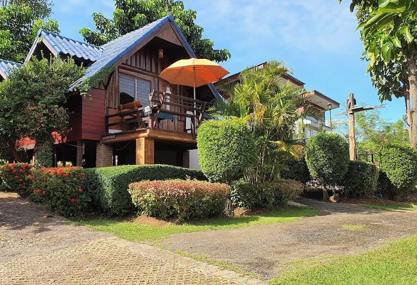 בית מלון כפרי Banphumontalang Resort