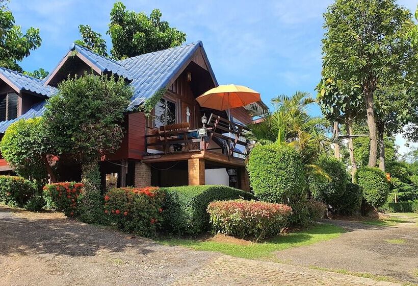 בית מלון כפרי Banphumontalang Resort