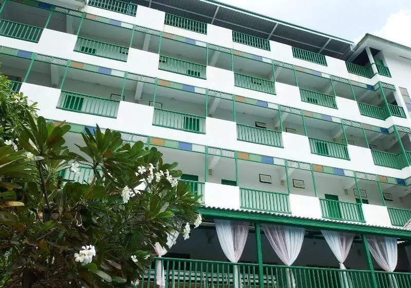 هتل Makmai Villa Rayong