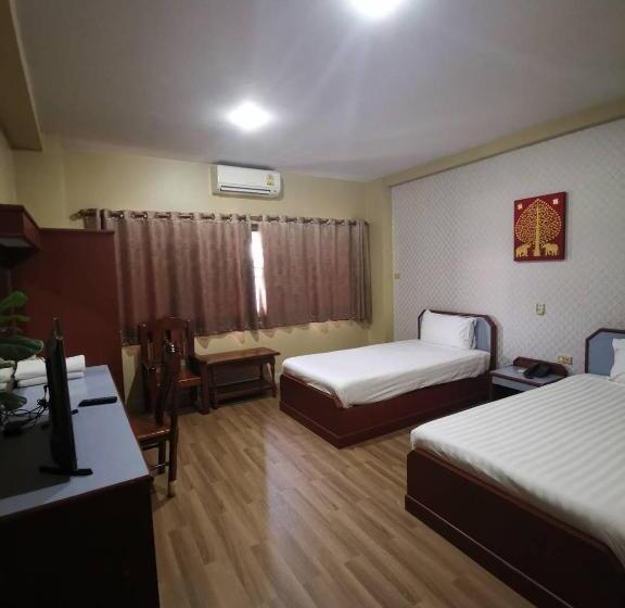 Отель Metro Residence