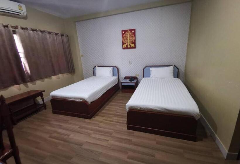 Отель Metro Residence