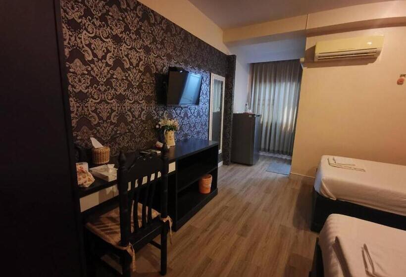 Отель Metro Residence