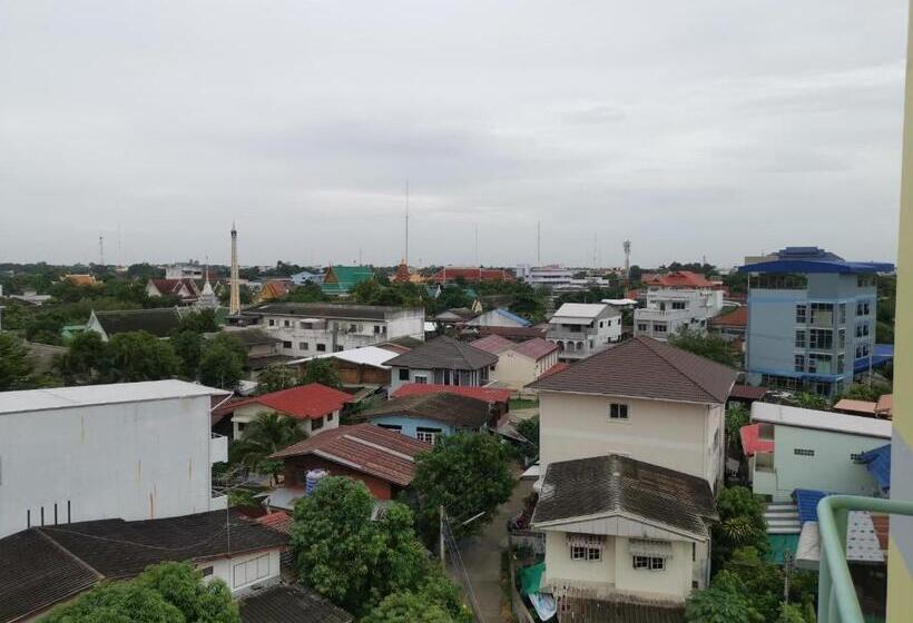 Отель Metro Residence