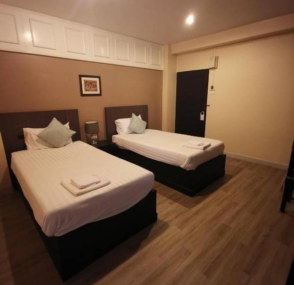 Отель Metro Residence