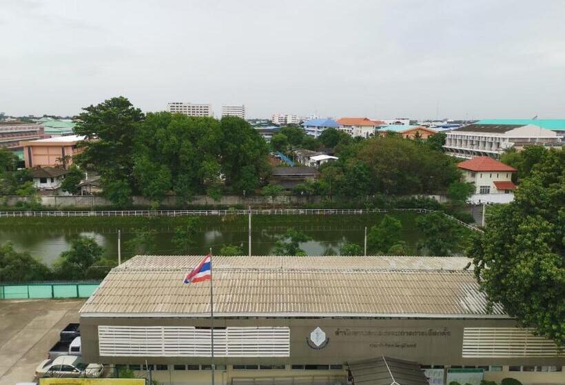 Отель Metro Residence