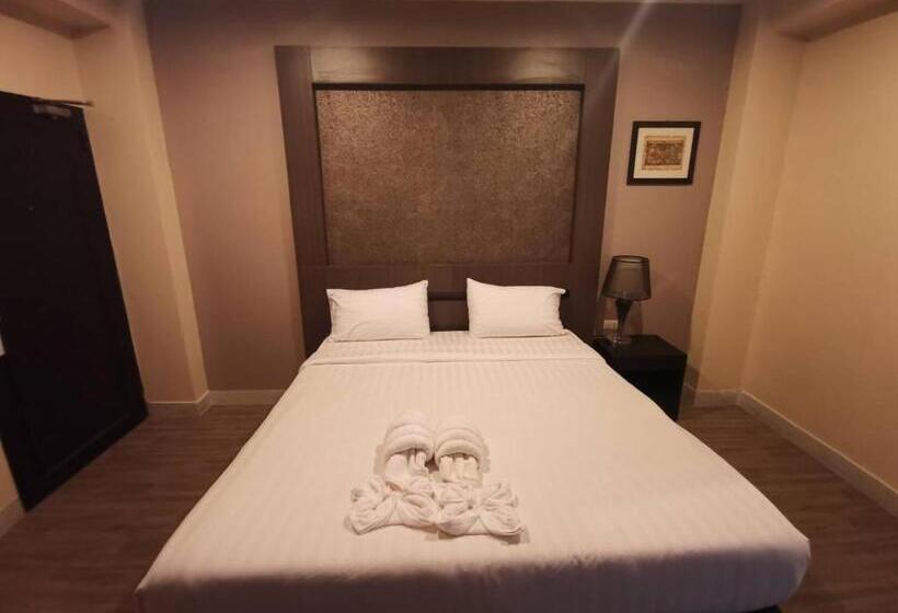 Отель Metro Residence