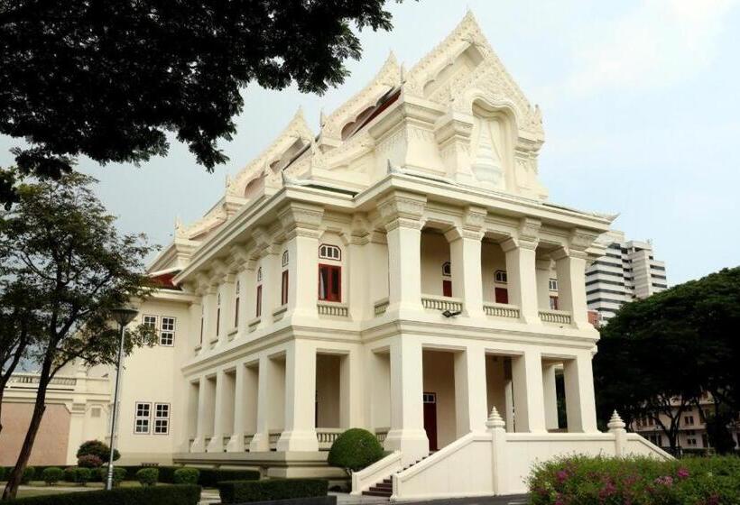 Hotel Paris In Bangkok