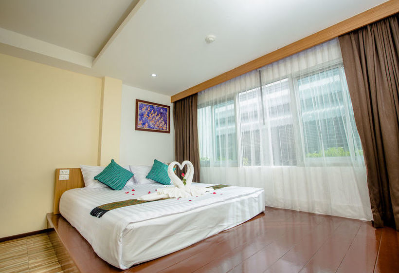 בית מלון כפרי The Landmark Patong