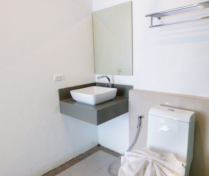 בית מלון כפרי The Landmark Patong