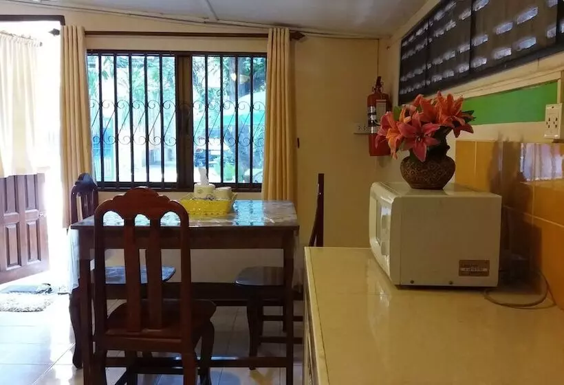 هتل Santipran Place