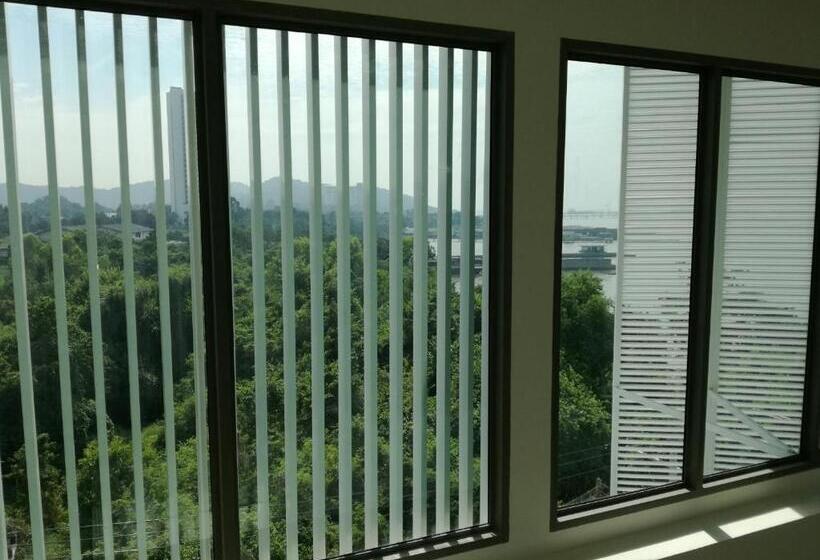 Sonrisa Srirachaที่พักติดทะเล