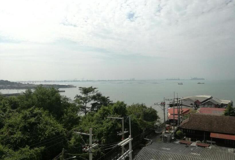 Sonrisa Srirachaที่พักติดทะเล