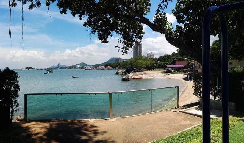 Sonrisa Srirachaที่พักติดทะเล