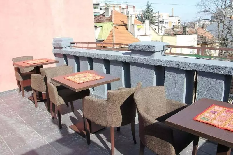 تختخواب و صبحانه Guest House Miss Depolo