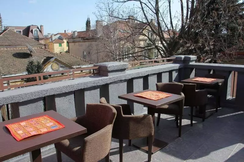 تختخواب و صبحانه Guest House Miss Depolo