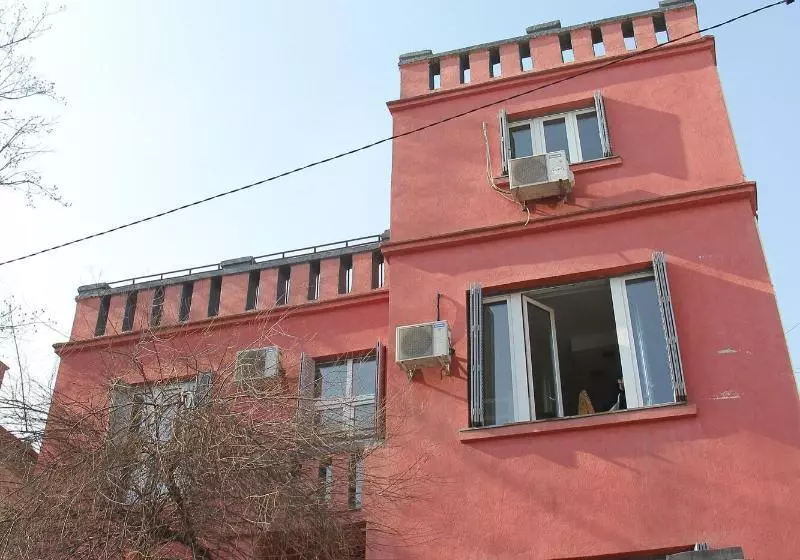 تختخواب و صبحانه Guest House Miss Depolo