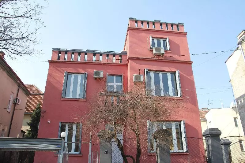 تختخواب و صبحانه Guest House Miss Depolo