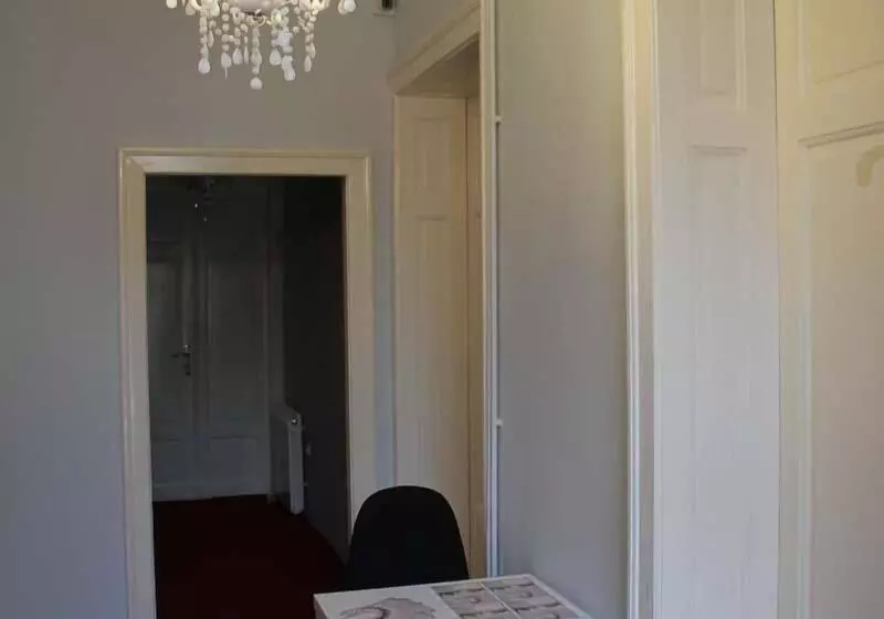 تختخواب و صبحانه Guest House Miss Depolo