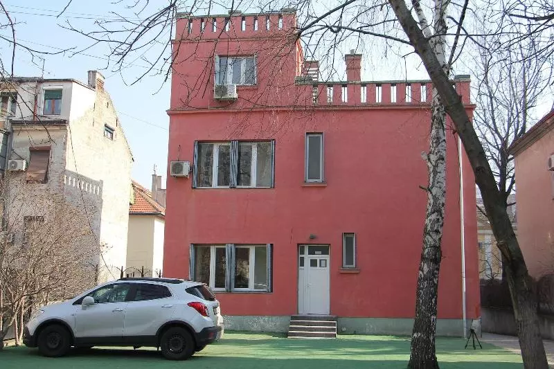 تختخواب و صبحانه Guest House Miss Depolo