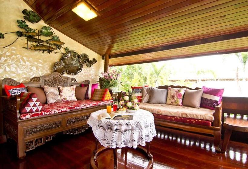 Bueng Bua Thong Resort