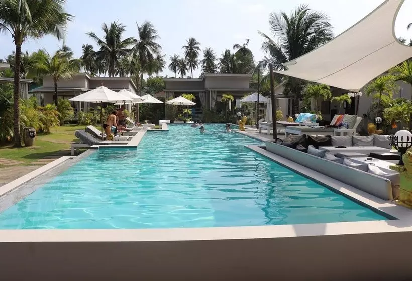 Coconutspalm Resort