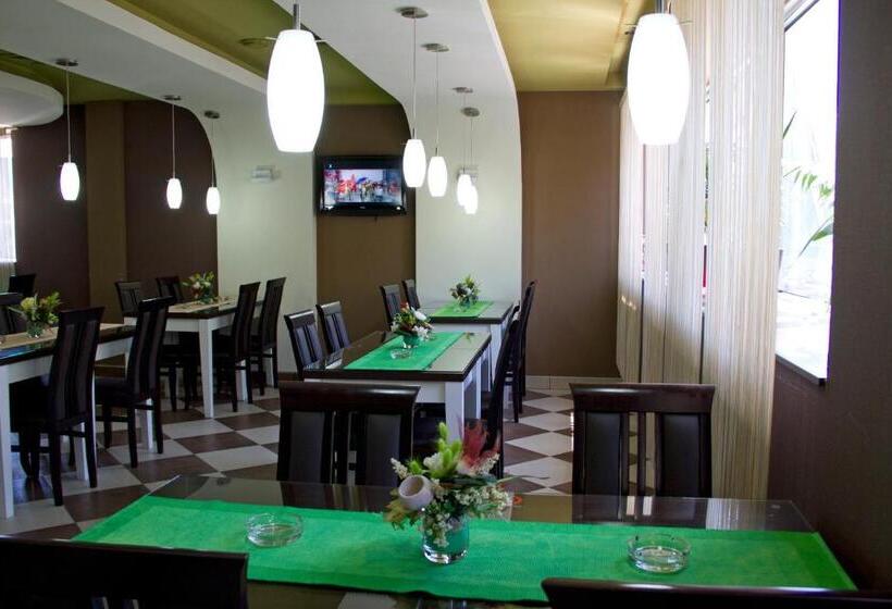 Garni Hotel Tri O