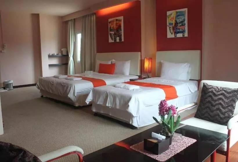 هتل Cactus Resort &