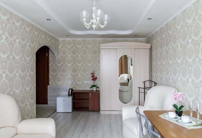 هتل Millenium V Centre