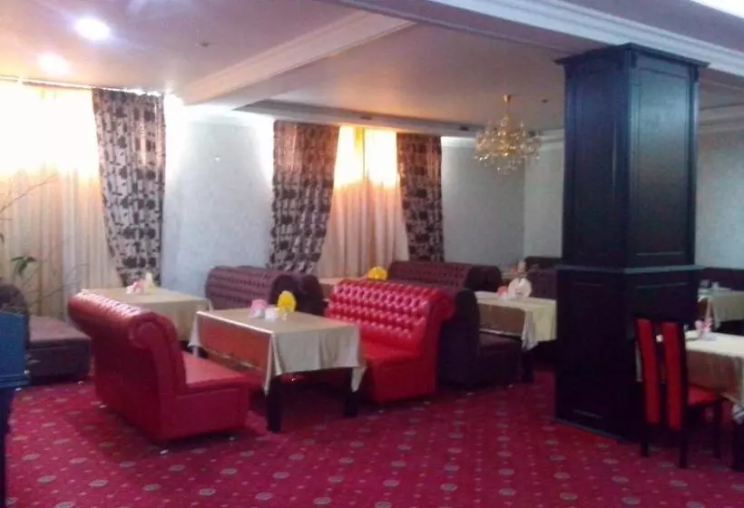 هتل Red House