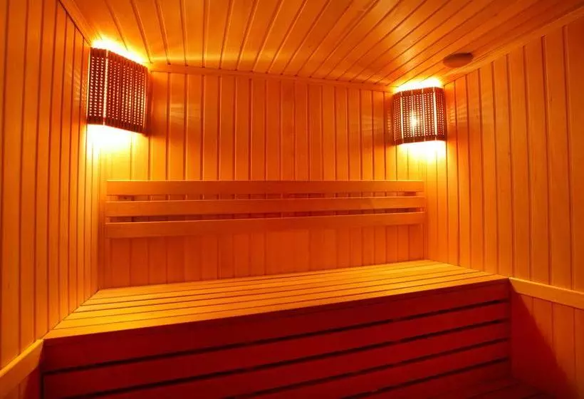 هتل Red House