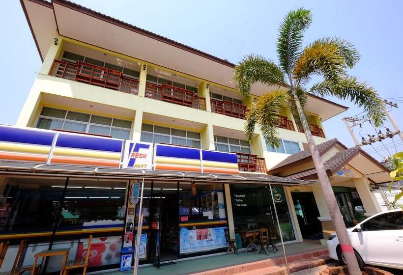 Отель The Muk Lagoon