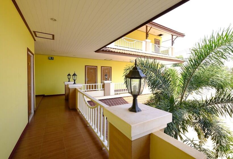 Отель The Muk Lagoon