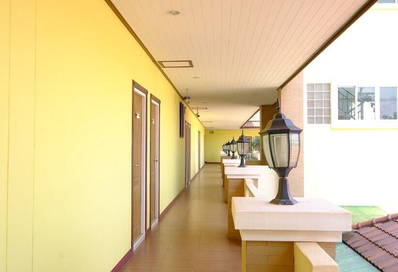 Отель The Muk Lagoon