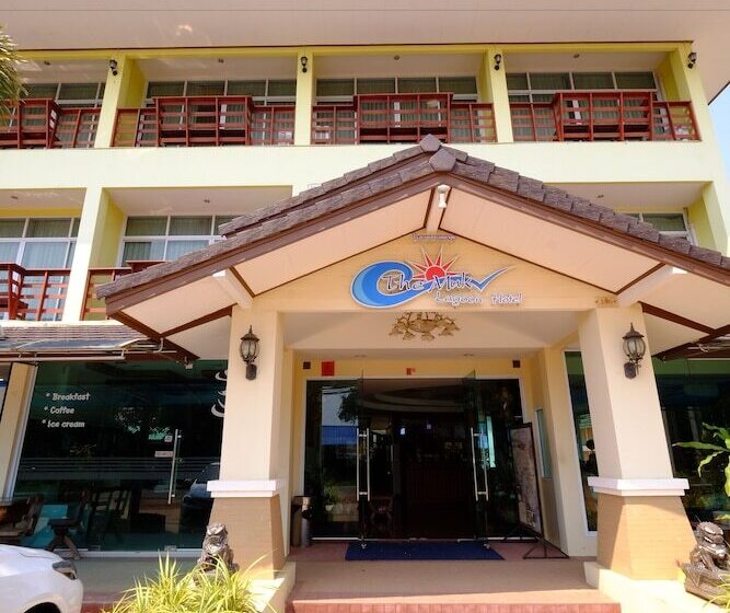 Отель The Muk Lagoon