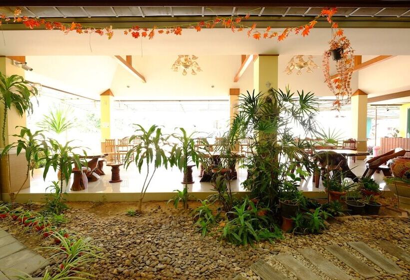 Отель The Muk Lagoon