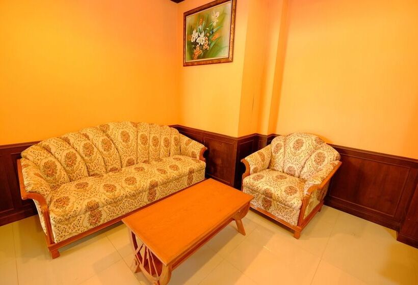 Отель The Muk Lagoon