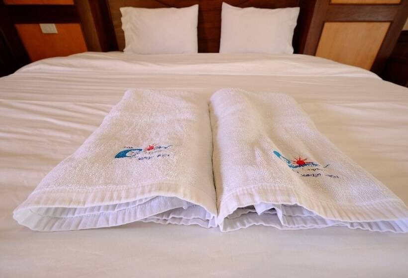 Отель The Muk Lagoon